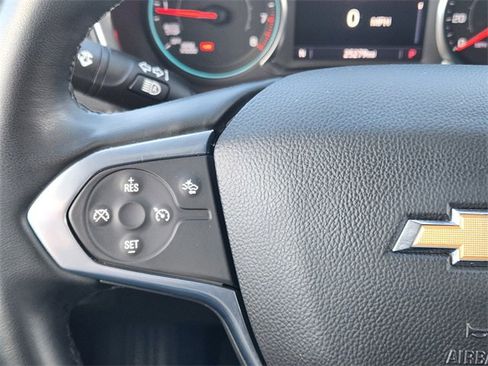 Used 2023 Chevrolet Traverse LT image 19