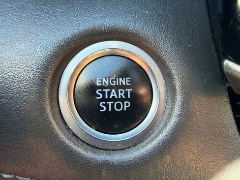 Used 2020 Toyota Highlander XLE AWD/4WD image 32
