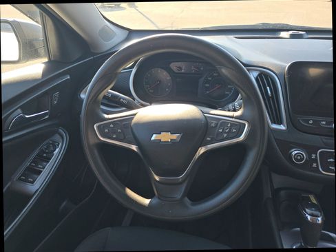 Used 2019 Chevrolet Malibu LS image 16