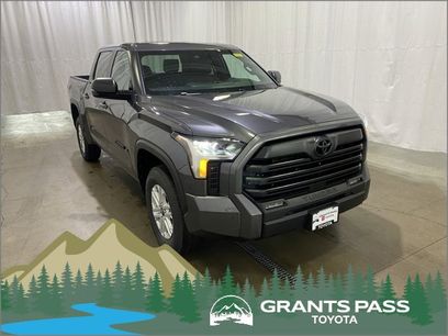 New 2026 Toyota Tundra SR5 w/ SR5 Premium Package