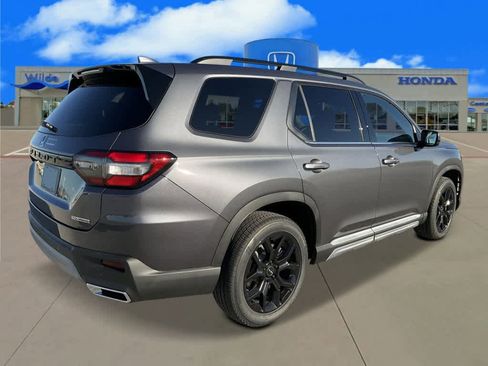 New 2025 Honda Pilot Touring image 5