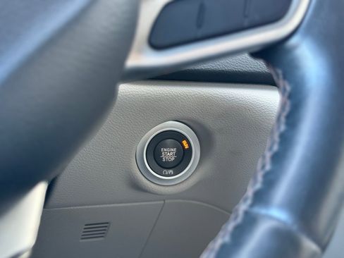 Used 2017 Chrysler Pacifica Touring-L Plus w/ Tire & Wheel Group image 39