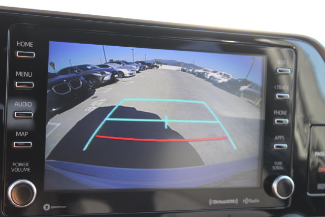 Used 2021 Toyota Highlander LE FWD image 12