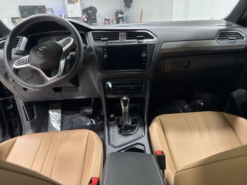Used 2023 Volkswagen Tiguan SE w/ Panoramic Sunroof Package FWD image 15