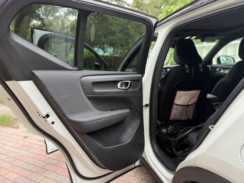 Used 2022 Volvo XC40 P8 Recharge Ultimate AWD/4WD image 12