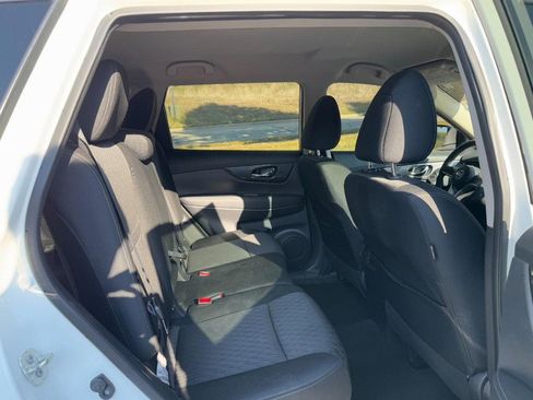 Used 2019 Nissan Rogue SV image 10