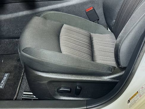 Used 2025 Nissan Altima 2.5 SV FWD image 16