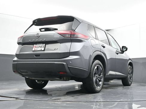 Used 2024 Nissan Rogue SV FWD image 31