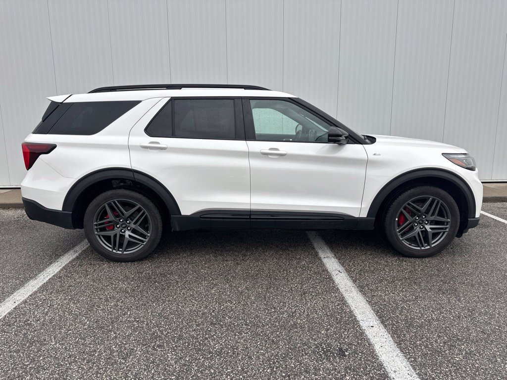 Certified 2025 Ford Explorer ST-Line w/ ST-Line Street Pack AWD/4WD image 9