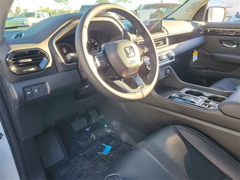 New 2025 Honda Pilot Touring image 19