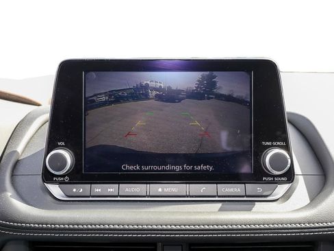 Used 2023 Nissan Rogue SV image 18