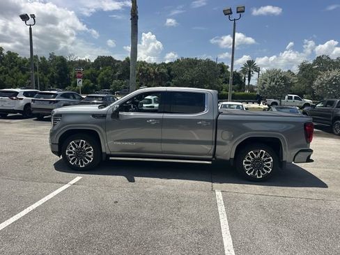 Used 2023 GMC Sierra 1500 Denali Ultimate AWD/4WD image 9