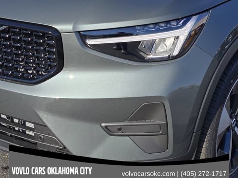 Used 2026 Volvo XC40 B4 Core w/ Protection Package Premier FWD image 9
