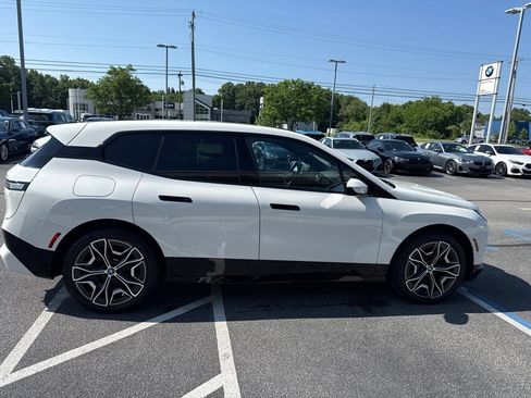 Used 2024 BMW iX xDrive50 w/ Premium Package AWD/4WD image 25