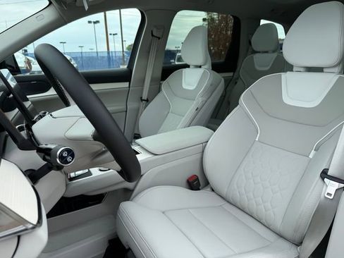 New 2025 Volvo EX90 Plus w/ Protection Package Premier image 9