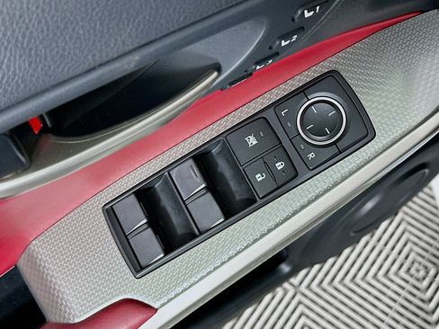 Used 2018 Lexus IS 350 image 18