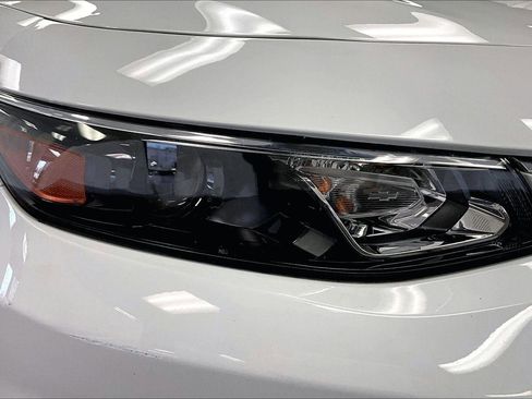 Used 2017 Chevrolet Malibu LT image 27