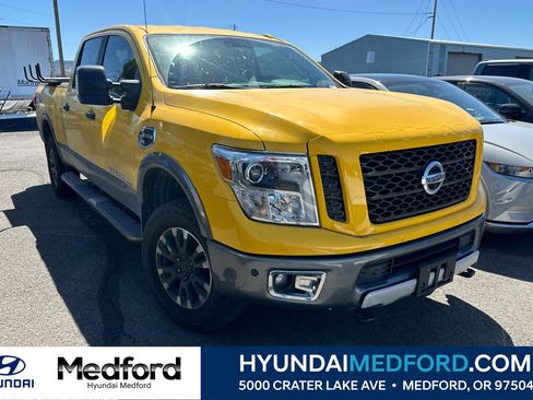 Used 2017 Nissan Titan PRO-4X w/ Pro-4x Convenience Package AWD/4WD image 1