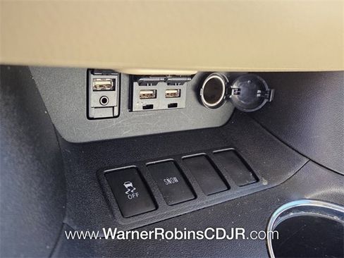 Used 2019 Toyota Highlander XLE image 26