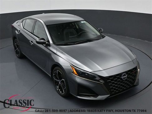 Used 2025 Nissan Altima 2.5 SR image 1