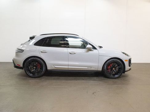 New 2026 Porsche Macan GTS image 9