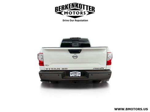 Used 2018 Nissan Titan PRO-4X w/ Pro-4x Convenience Package AWD/4WD image 4
