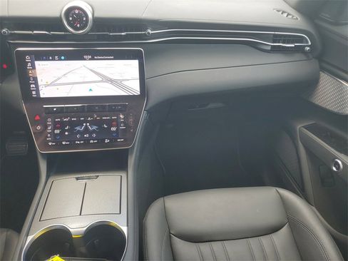 Used 2024 Maserati Grecale GT image 15