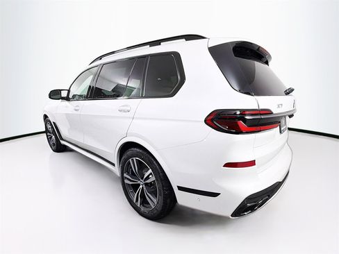 New 2026 BMW X7 M60i image 5