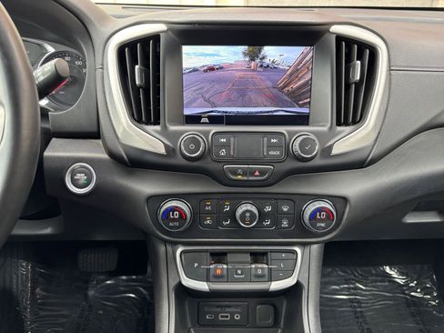 Used 2024 GMC Terrain SLT image 18