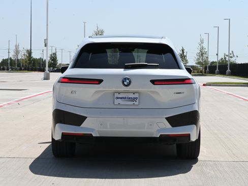 Used 2024 BMW iX xDrive50 w/ Premium Package AWD/4WD image 8