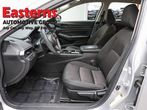 Used 2024 Nissan Altima 2.5 S FWD image 13