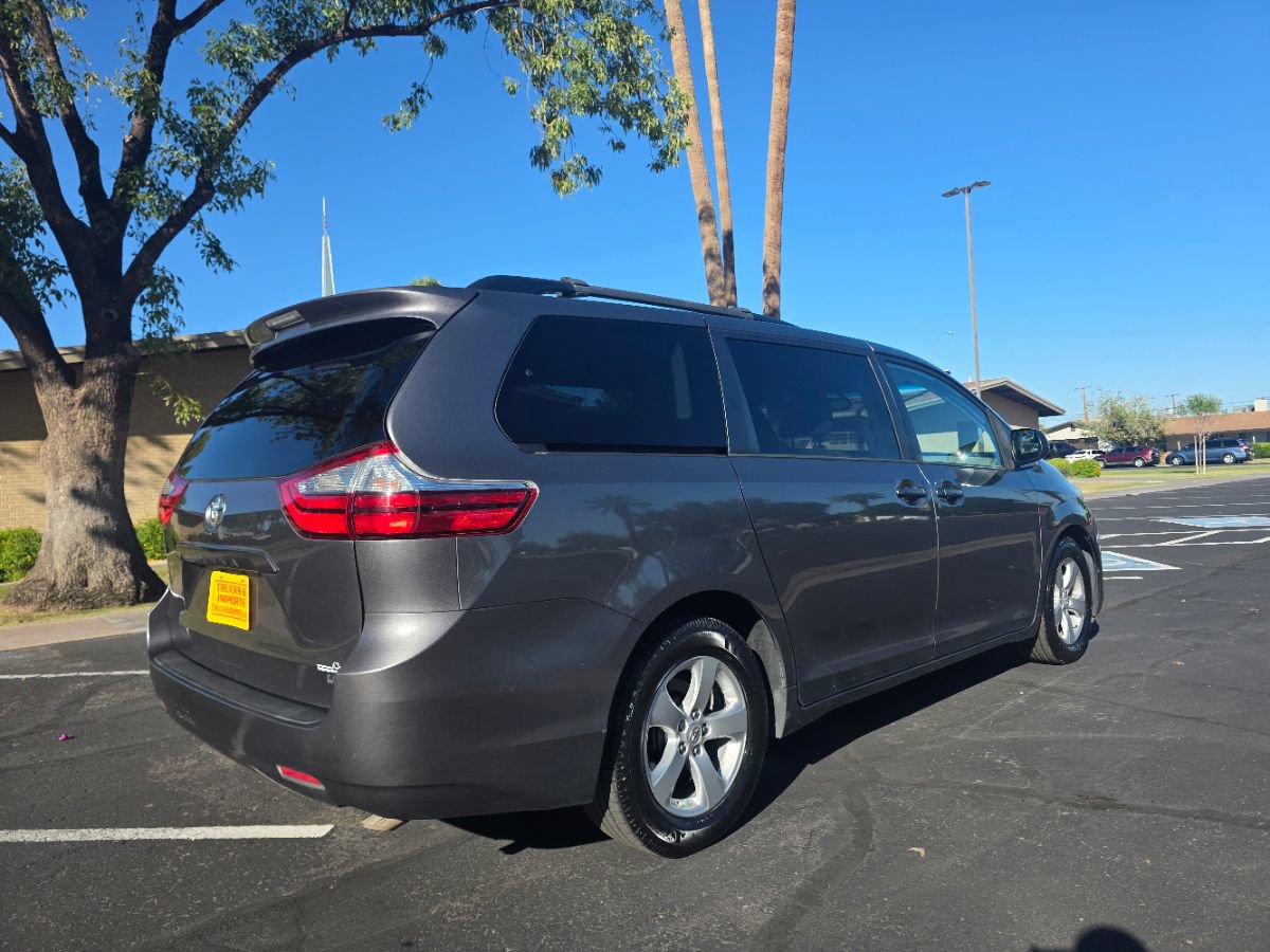 Used 2017 Toyota Sienna LE FWD image 6