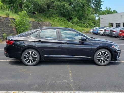 New 2026 Volkswagen Jetta SE FWD image 2