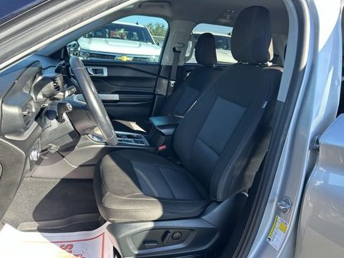 Used 2022 Ford Explorer XLT image 14