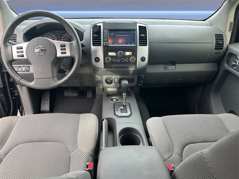 Used 2021 Nissan Frontier SV image 12