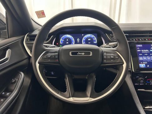 Used 2023 Jeep Grand Cherokee Altitude AWD/4WD image 12