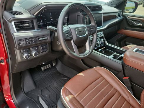 Certified 2023 GMC Yukon Denali Ultimate image 10