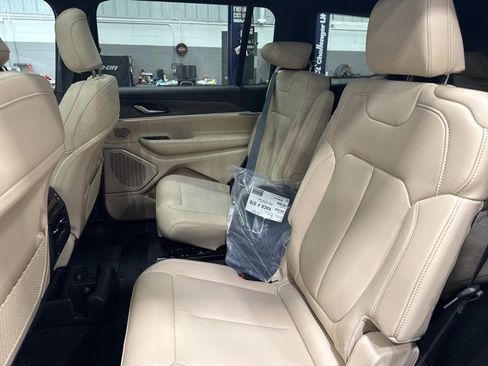 New 2025 Jeep Grand Cherokee L Limited w/ Trailer Tow Package image 8