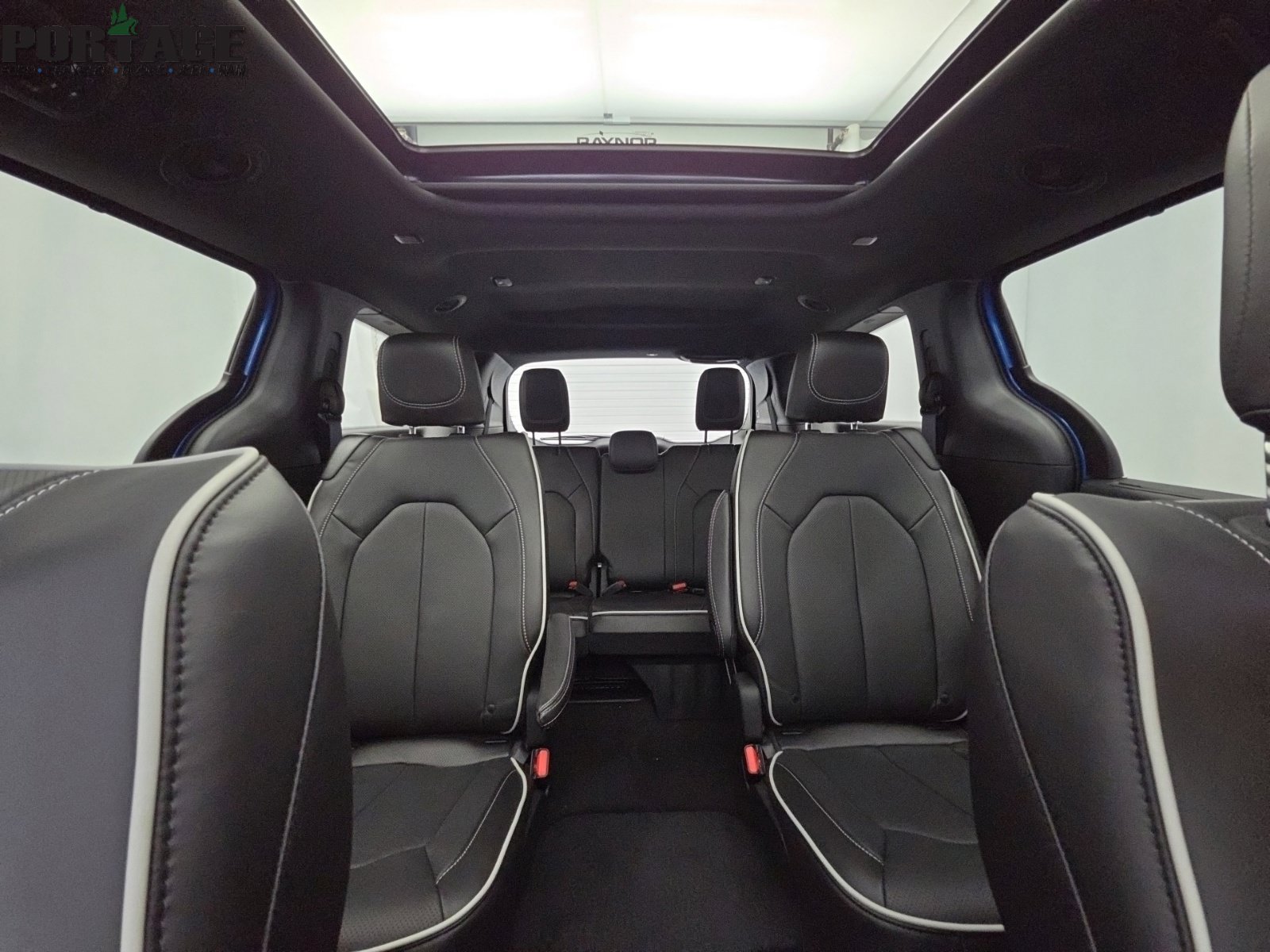 New 2027 Chrysler Pacifica Limited AWD/4WD image 32