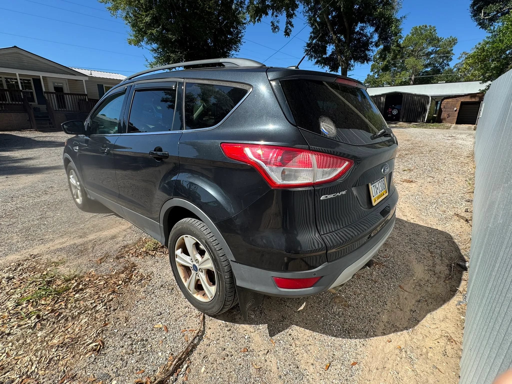 Used 2015 Ford Escape SE w/ Equipment Group 201A AWD/4WD image 2