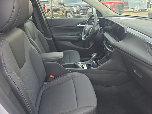 Used 2025 Buick Encore GX Preferred FWD image 9
