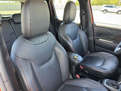 Used 2019 Jeep Renegade Latitude w/ Popular Equipment Group AWD/4WD image 15