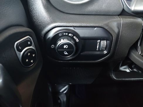 Used 2023 Jeep Gladiator Overland w/ Cold Weather Group image 11