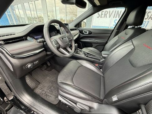 Used 2024 Jeep Compass Trailhawk image 12