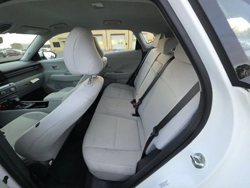 Used 2024 Hyundai Kona SE image 9