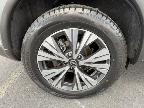 Used 2023 Nissan Rogue SV image 44