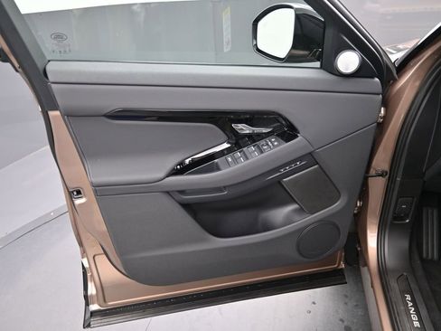 New 2026 Land Rover Range Rover Evoque Dynamic SE AWD/4WD image 18
