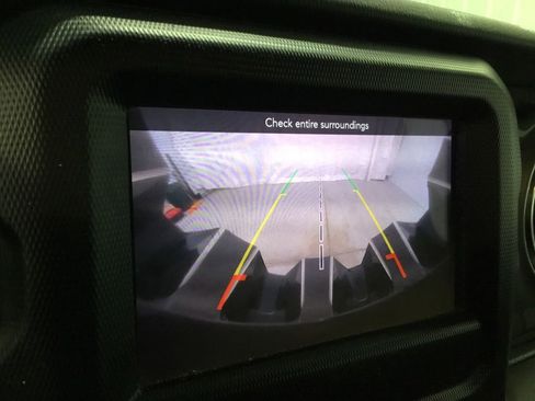 Used 2019 Jeep Wrangler Unlimited Sahara AWD/4WD image 12