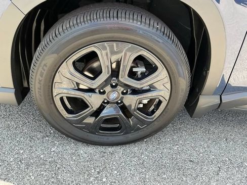 Certified 2025 Subaru Ascent Bronze Edition w/ Onyx Package AWD/4WD image 11