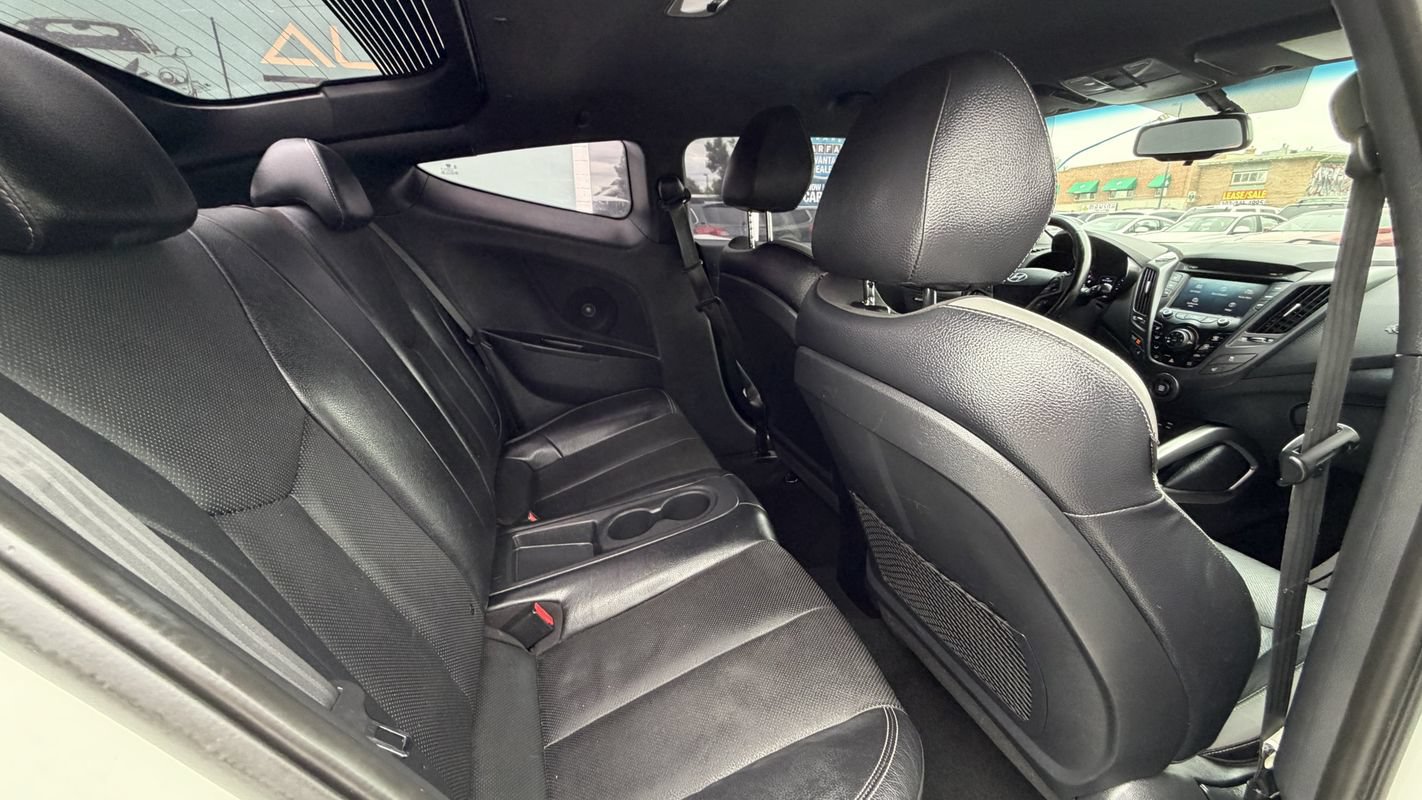 Used 2016 Hyundai Veloster Turbo FWD image 14